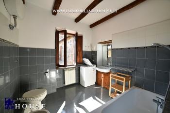 APPARTAMENTO UNICO NEL QUARTIERE CASTELLO DI BOLSENA. (rif.15) [/GEST/immagini]  