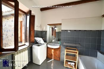 APPARTAMENTO UNICO NEL QUARTIERE CASTELLO DI BOLSENA. (rif.15) [/GEST/immagini]  