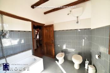 APPARTAMENTO UNICO NEL QUARTIERE CASTELLO DI BOLSENA. (rif.15) [/GEST/immagini]  