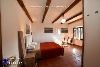 APPARTAMENTO UNICO NEL QUARTIERE CASTELLO DI BOLSENA. (rif.15) [/GEST/immagini]  
