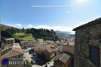 APPARTAMENTO UNICO NEL QUARTIERE CASTELLO DI BOLSENA. (rif.15) [/GEST/immagini]  