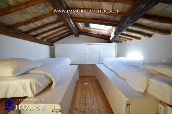 APPARTAMENTO UNICO NEL QUARTIERE CASTELLO DI BOLSENA. (rif.15) [/GEST/immagini]  