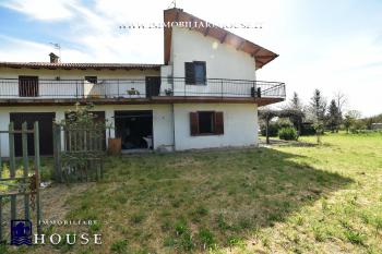 CASA PIANO TERRA 800 MQ DI GIARDINO A DUE PASSI DAL LAGO (rif.16) [/GEST/immagini]  