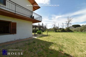 CASA PIANO TERRA 800 MQ DI GIARDINO A DUE PASSI DAL LAGO (rif.16) [/GEST/immagini]  