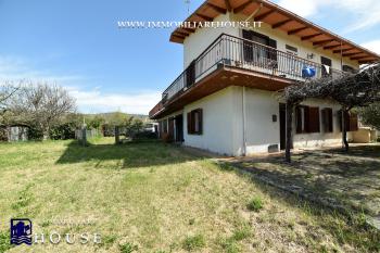 CASA PIANO TERRA 800 MQ DI GIARDINO A DUE PASSI DAL LAGO (rif.16) [/GEST/immagini]  