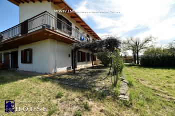 CASA PIANO TERRA 800 MQ DI GIARDINO A DUE PASSI DAL LAGO (rif.16) [/GEST/immagini]  