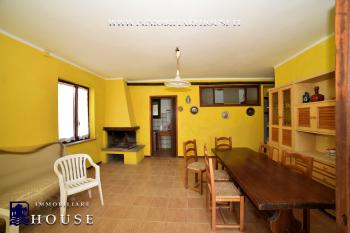 CASA PIANO TERRA 800 MQ DI GIARDINO A DUE PASSI DAL LAGO (rif.16) [/GEST/immagini]  