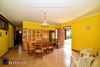 CASA PIANO TERRA 800 MQ DI GIARDINO A DUE PASSI DAL LAGO (rif.16) [/GEST/immagini]  