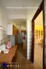 CASA PIANO TERRA 800 MQ DI GIARDINO A DUE PASSI DAL LAGO (rif.16) [/GEST/immagini]  