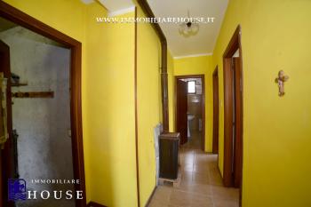 CASA PIANO TERRA 800 MQ DI GIARDINO A DUE PASSI DAL LAGO (rif.16) [/GEST/immagini]  