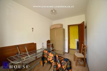 CASA PIANO TERRA 800 MQ DI GIARDINO A DUE PASSI DAL LAGO (rif.16) [/GEST/immagini]  