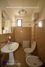 CASA PIANO TERRA 800 MQ DI GIARDINO A DUE PASSI DAL LAGO (rif.16) [/GEST/immagini]  