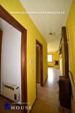 CASA PIANO TERRA 800 MQ DI GIARDINO A DUE PASSI DAL LAGO (rif.16) [/GEST/immagini]  