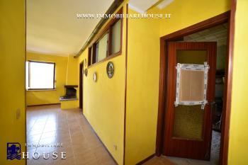 CASA PIANO TERRA 800 MQ DI GIARDINO A DUE PASSI DAL LAGO (rif.16) [/GEST/immagini]  