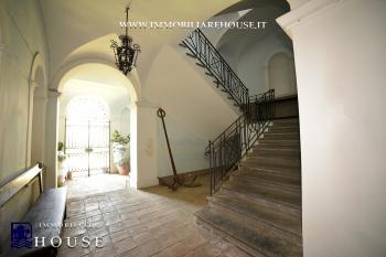 Appartamento storico nel palazzo Guidotti (rif.26) [/GEST/immagini]  