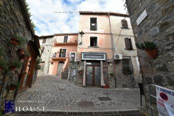 Affascinante palazzetto nel centro-storico (rif.24) [/GEST/immagini]  