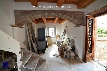 Affascinante palazzetto nel centro-storico (rif.24) [/GEST/immagini]  