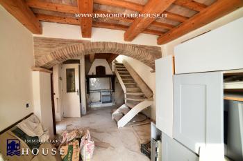 Affascinante palazzetto nel centro-storico (rif.24) [/GEST/immagini]  