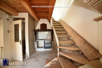 Affascinante palazzetto nel centro-storico (rif.24) [/GEST/immagini]  