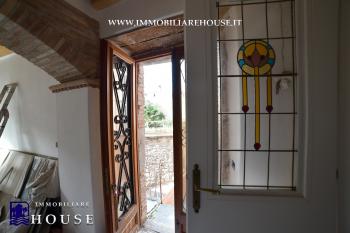 Affascinante palazzetto nel centro-storico (rif.24) [/GEST/immagini]  
