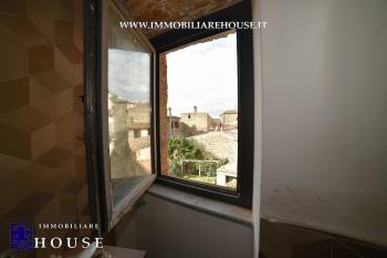 Affascinante palazzetto nel centro-storico (rif.24) [/GEST/immagini]  