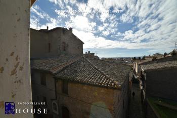 Affascinante palazzetto nel centro-storico (rif.24) [/GEST/immagini]  