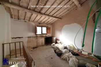 Affascinante palazzetto nel centro-storico (rif.24) [/GEST/immagini]  