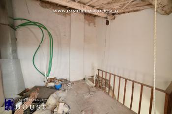 Affascinante palazzetto nel centro-storico (rif.24) [/GEST/immagini]  